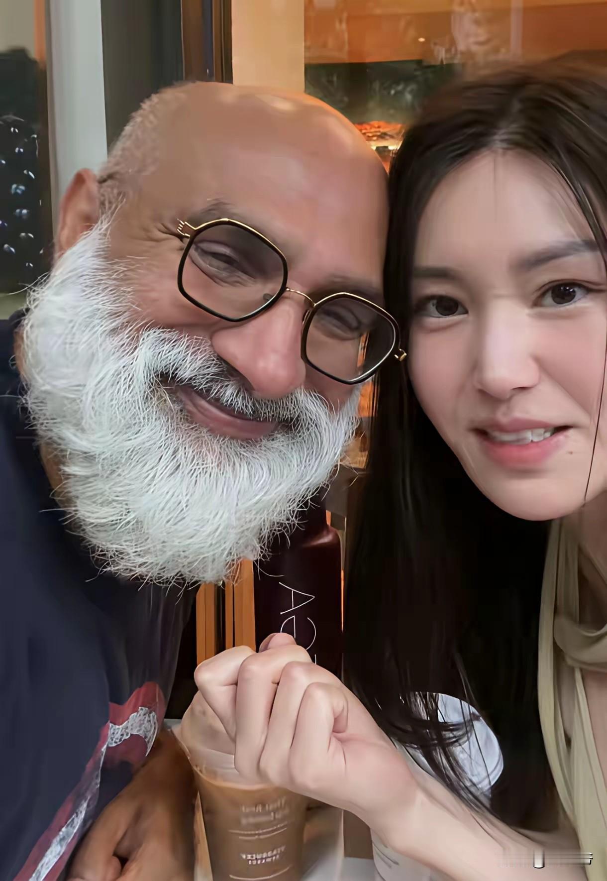 女孩子接触的教育与我们这些普通家庭的孩子不一样，在她的心里面，外国大叔更懂生活和