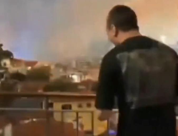 不少外国人第一次见识中国除夕的烟花，反应特别真实。
从一开始坐立不安，到最后震撼