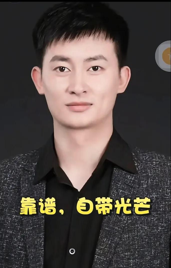 现在商界里头，合伙人前脚刚走，后脚公司内部就得闹翻天。

         争股