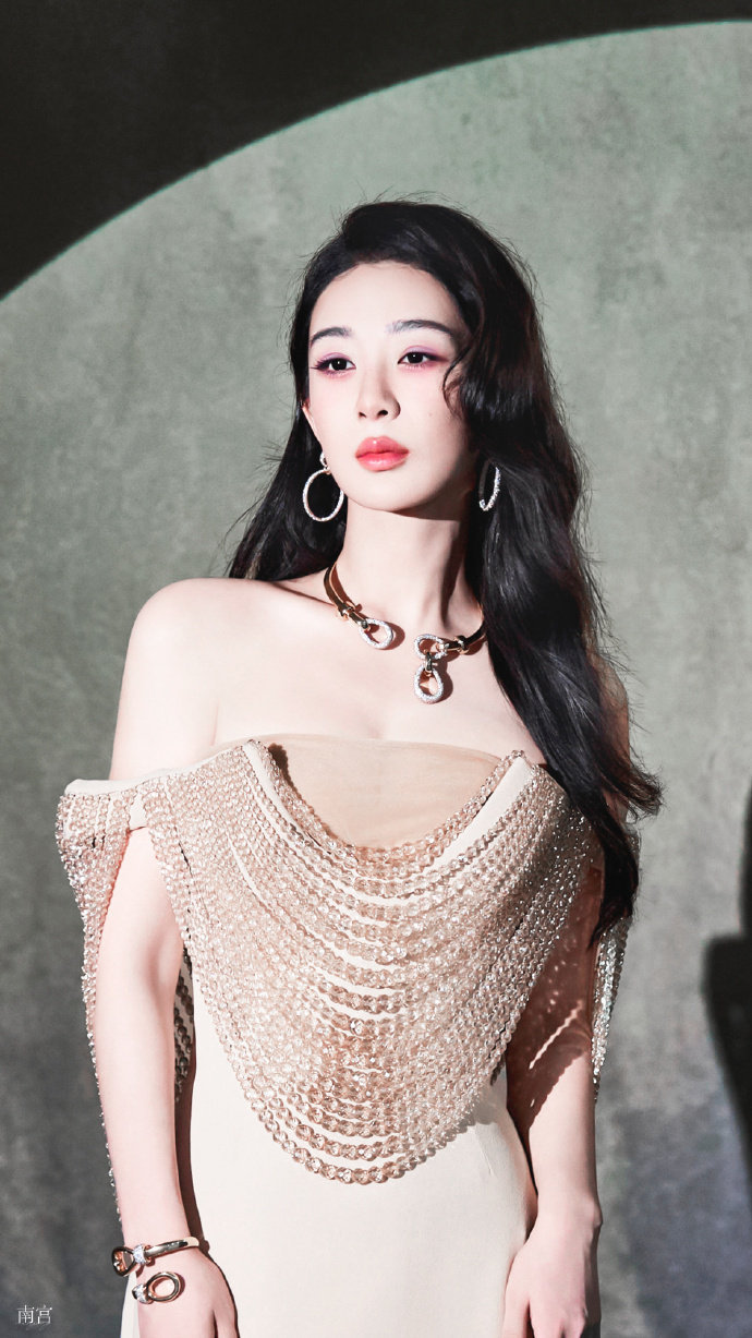 杨紫玉兰花开君再来 💜杨紫董竹君 你说，我们就山居于此吧，胭脂用尽时，桃花就开