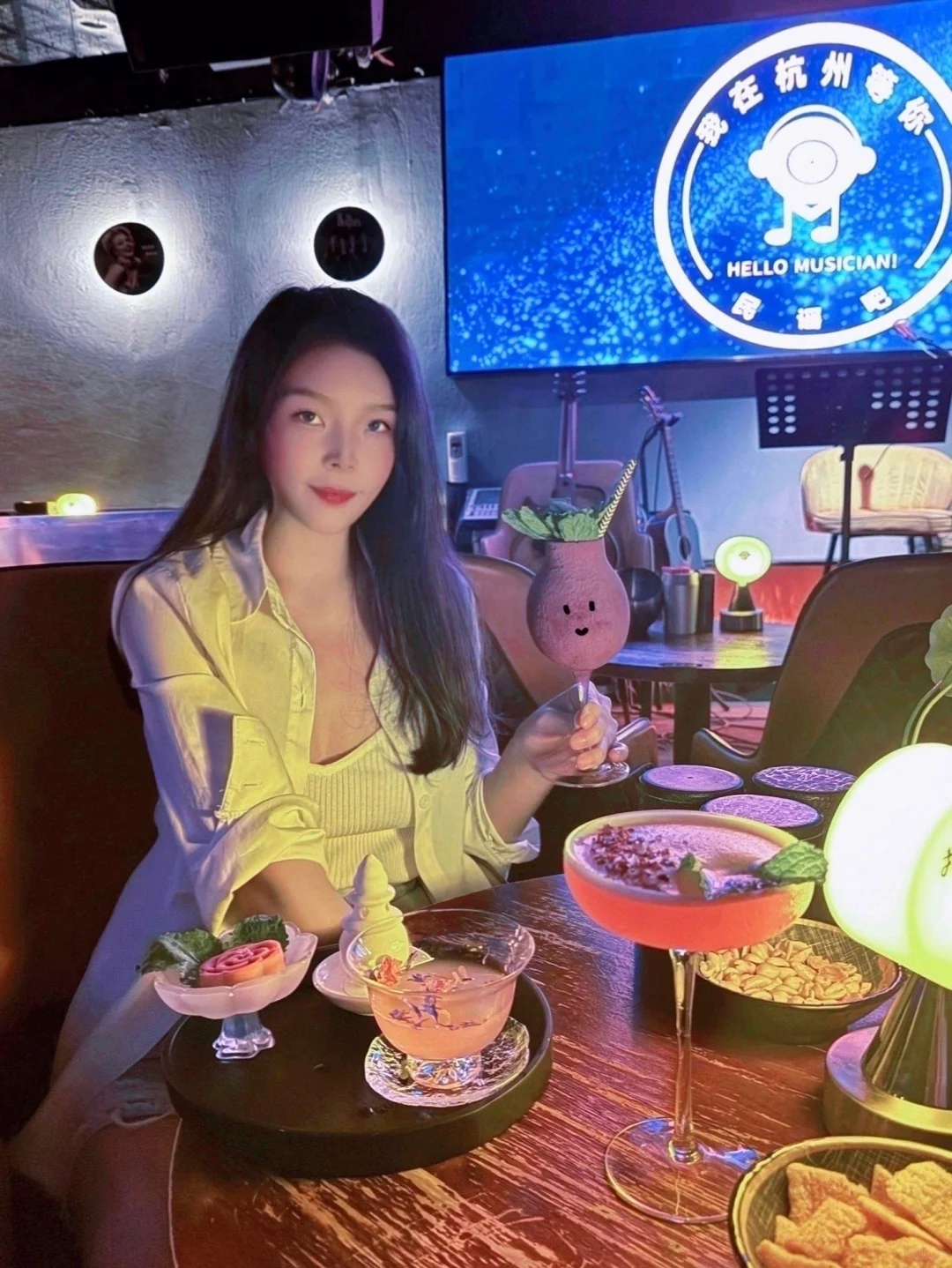 杭州西湖边‼️喝到茄总🍆和三潭映月🍸