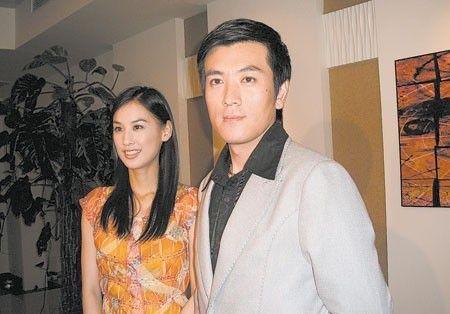 “杨子硬要黄圣依看北斗星，人家不想看，他偏不放手。这控制欲，是不是有点过了？”一
