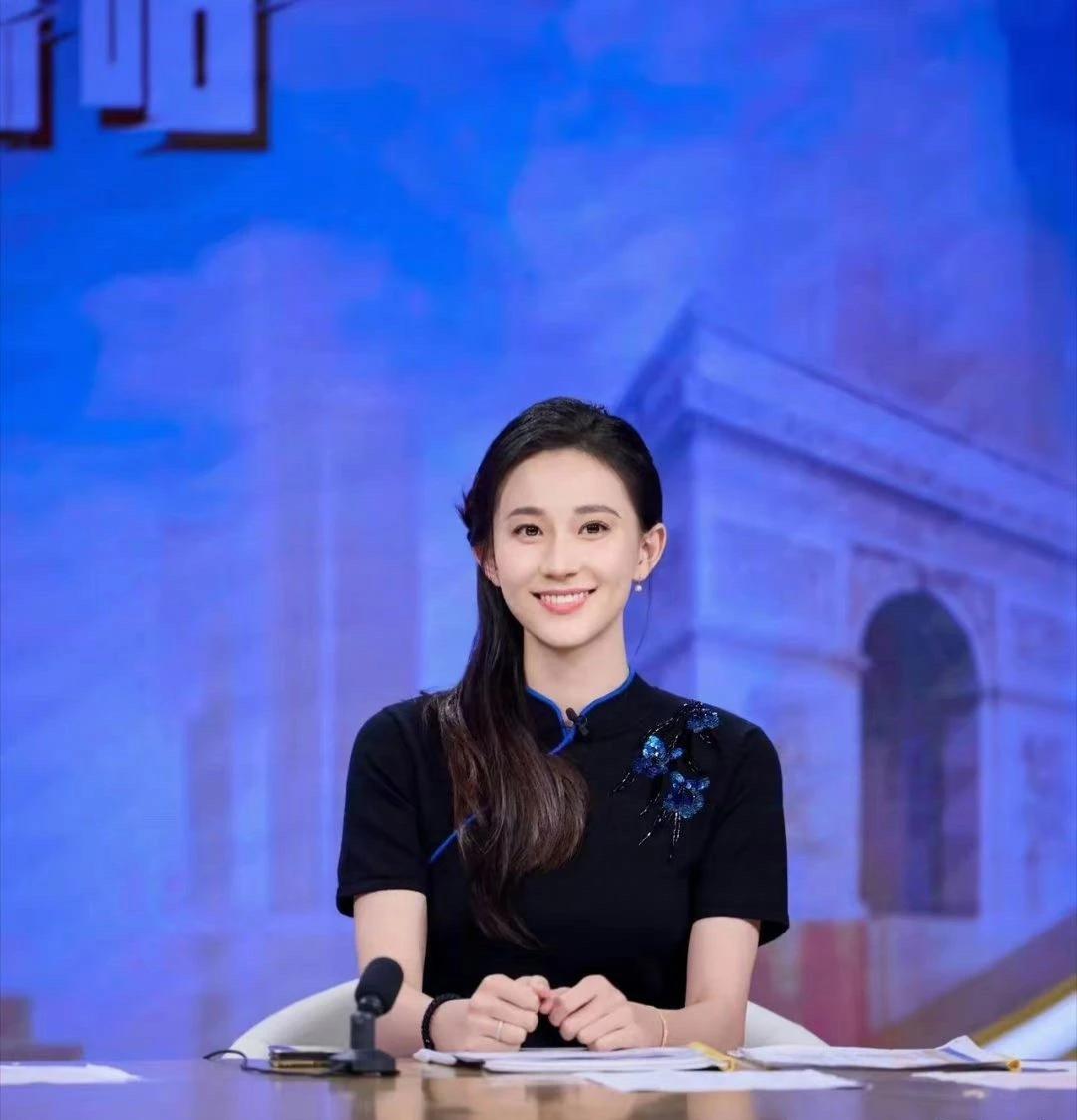 哇，这不是张豆豆嘛，艺术体操界的颜值担当！听说她和跳水王子孙杨成一家了，俩人真是