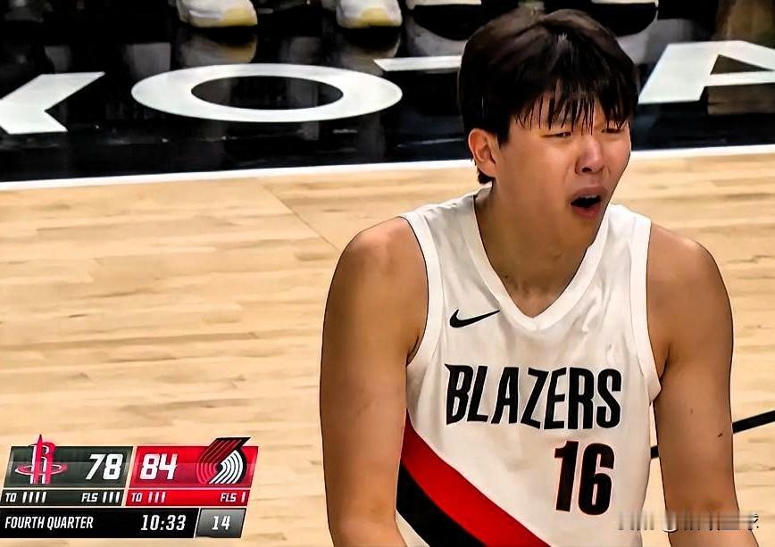 杨瀚森得到了火箭队记者的认可！

在今日开拓者险胜火箭的比赛中，火箭记者Brad