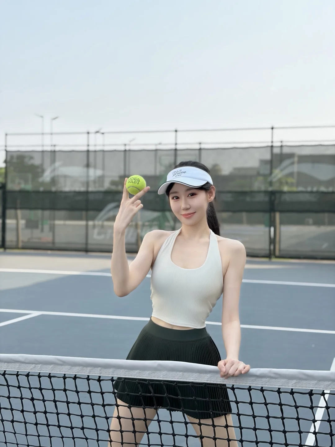 漂亮女人不发脾气 只发球🎾