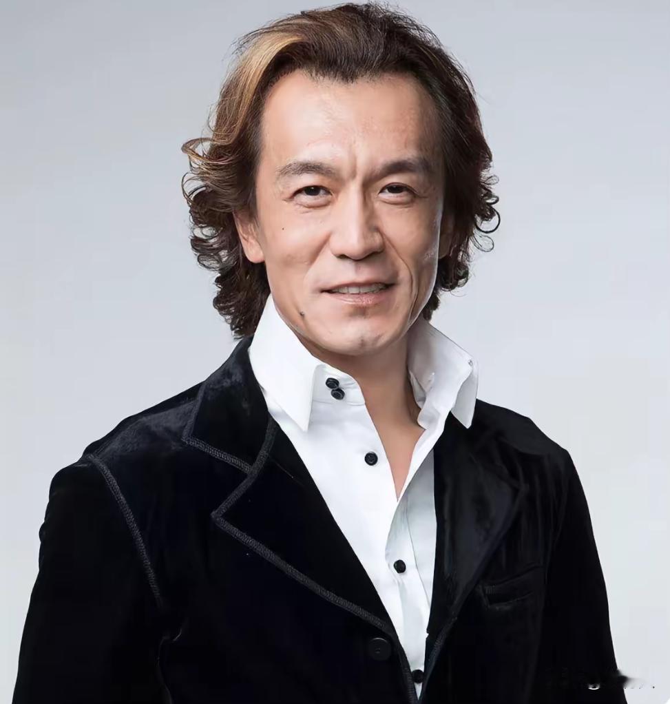 李咏死的特别可惜，他那幽默的主持给人带来无数的欢笑。我特别喜欢看他主持的《幸运5