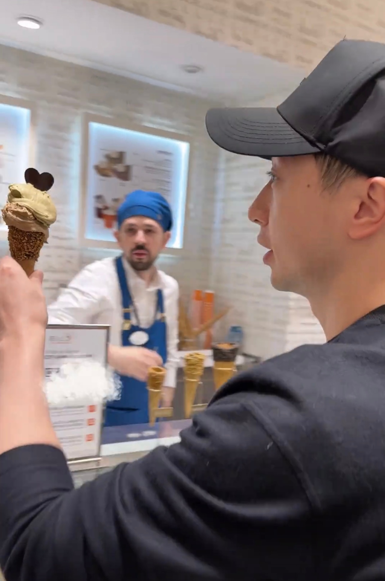 一看到顺毛灰面包就走不动路 又可以兑水喝三天 买冰淇淋那里好萌的睫毛 马龙