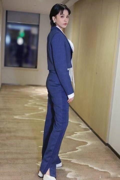 曾沛慈团现场复刻汤姆猫乘风2026姐姐们简直是宠粉天花板！前有《一半一半》的西装