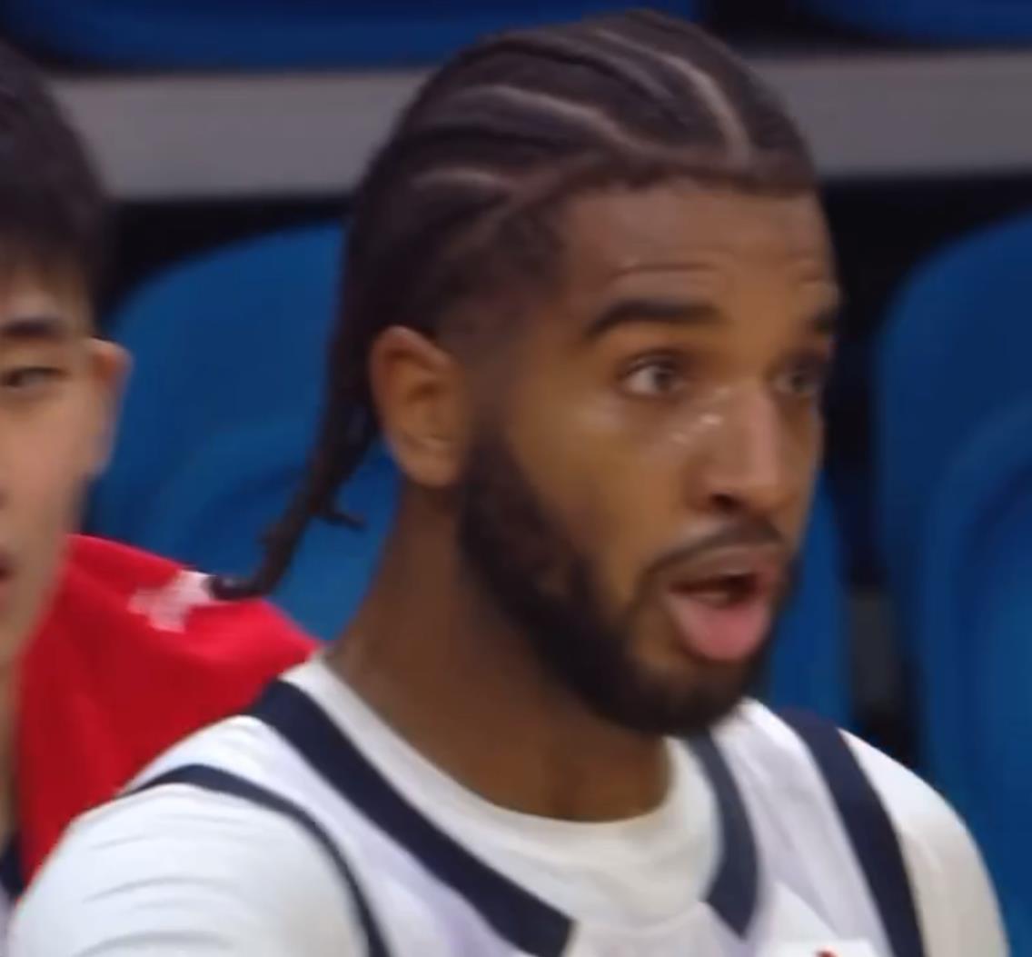 山东高速队的外援克里斯脾气太差了，主要是控制不住自己的情绪，居然对山东队的功勋纪