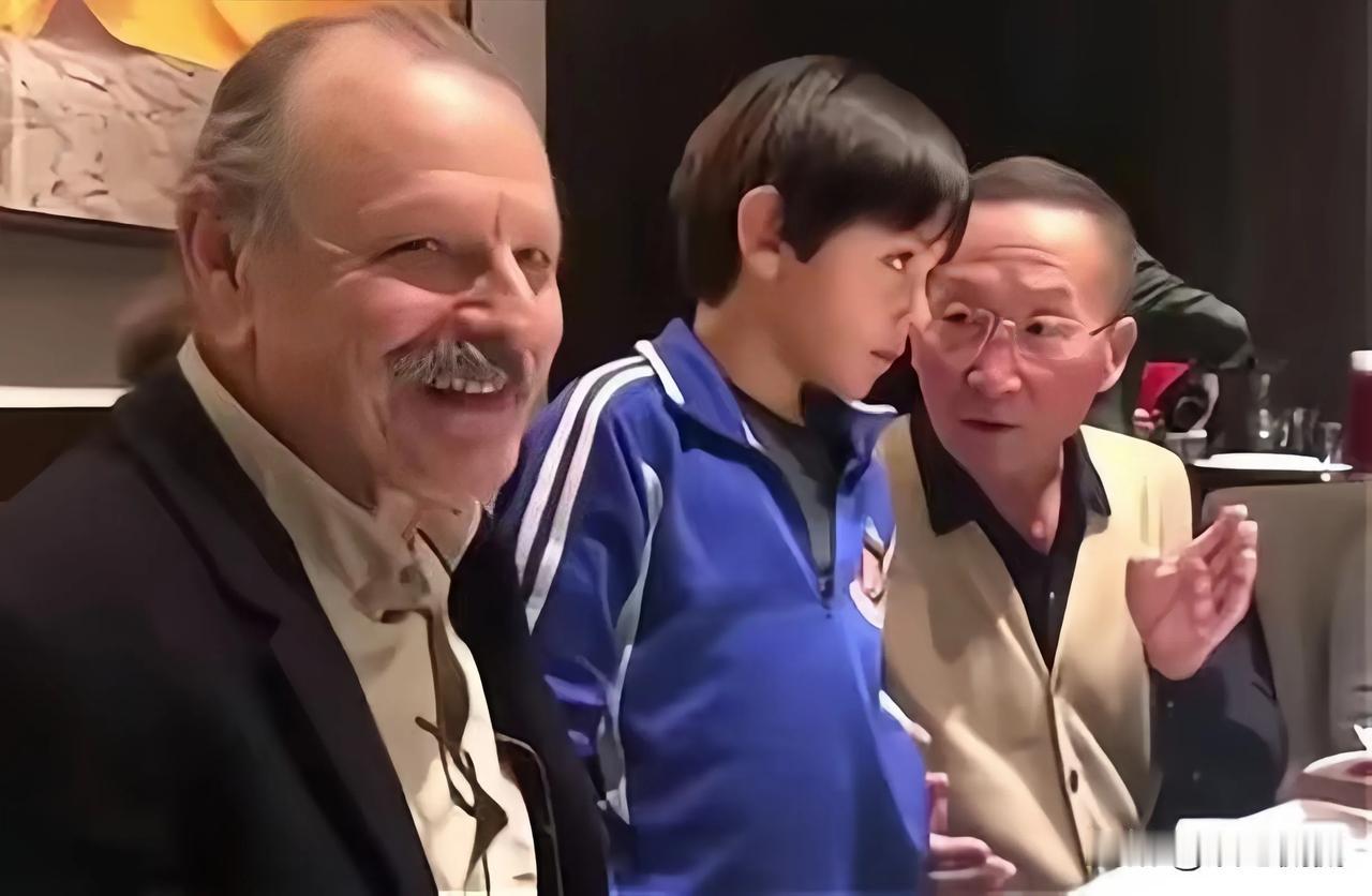 刘烨带老婆回法国娘家啦！令人好奇的是，他如何称呼自己的老丈人呢？更神奇的是，瘦成