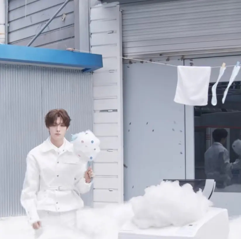 TWS 的概念中心是白袜吧