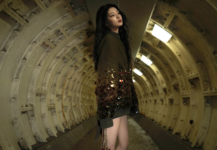 #王楚然看秀状态##王楚然gucci看秀穿搭# 王楚然亮片夹克出发图闪到谁的心里
