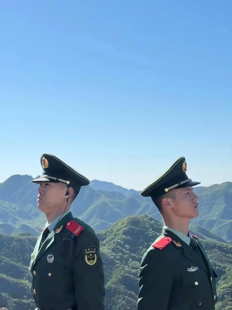 八一建军节，致敬最可爱的中国军人
 
铁血铸军魂，丹心护山河。在庄严的八一建军节