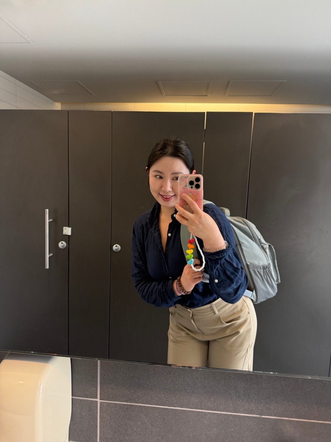 彻底成为了打工E组把衬衣，西裤 皮鞋旱在身上 ​​​