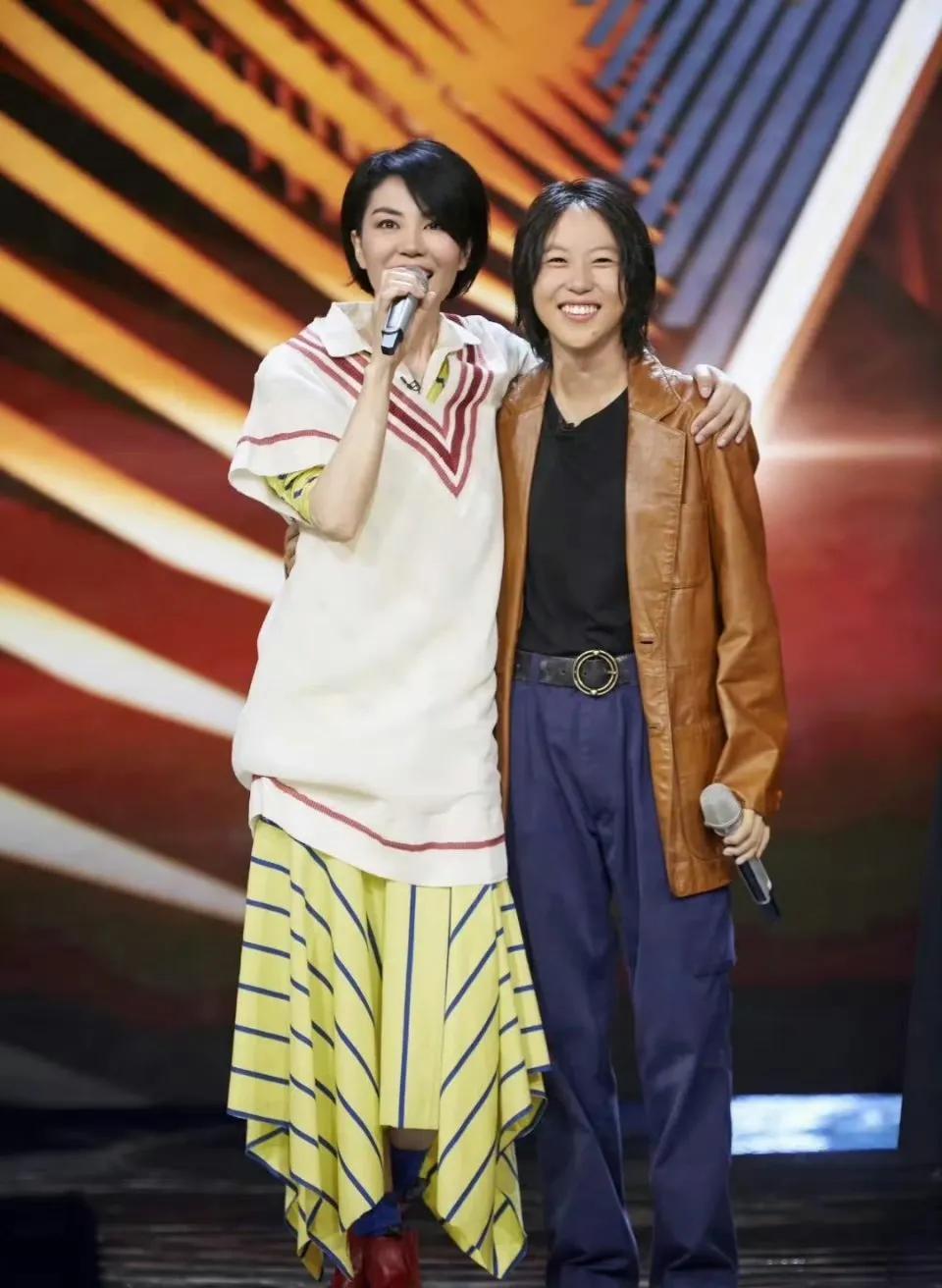 王菲其实就是本名，她的艺名才叫王靖雯，女儿窦靖童的名字就是爸爸妈妈名字合一起的，