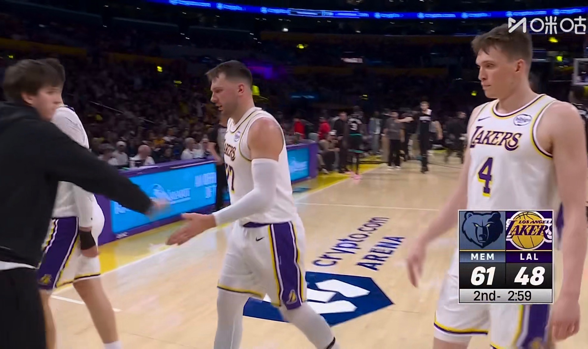 灰熊暂停，61-48。 