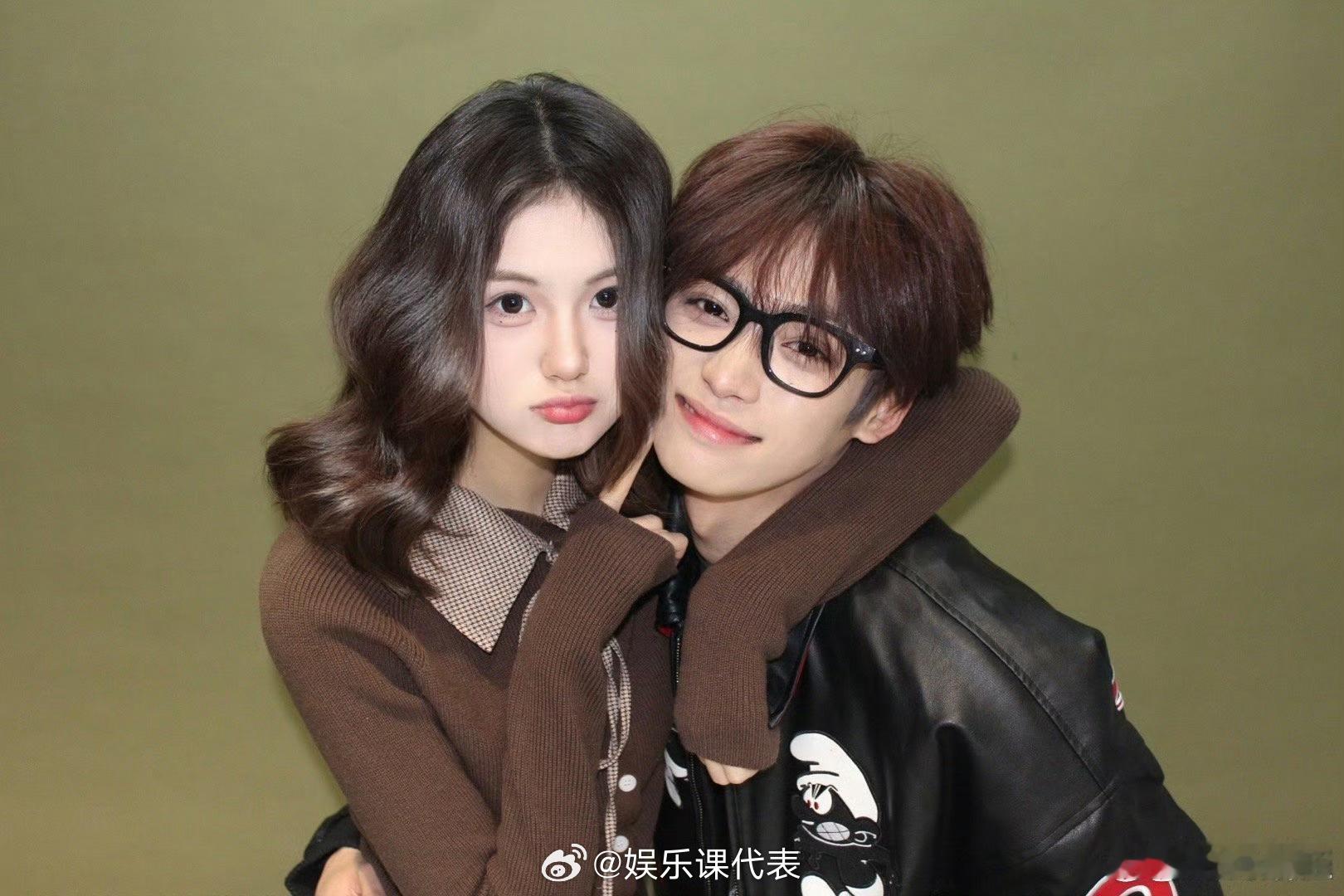 梓渝与女友合照 你觉得是p图吗？ ​​​