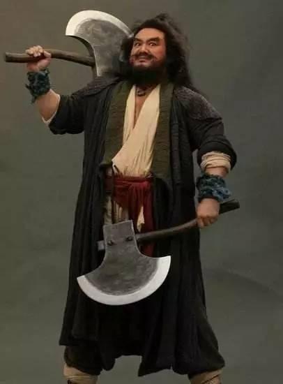 程咬金临终前没喊“俺老程来了”，而是把八卦宣花斧插进洛阳北邙山军营夯土里，用斧刃