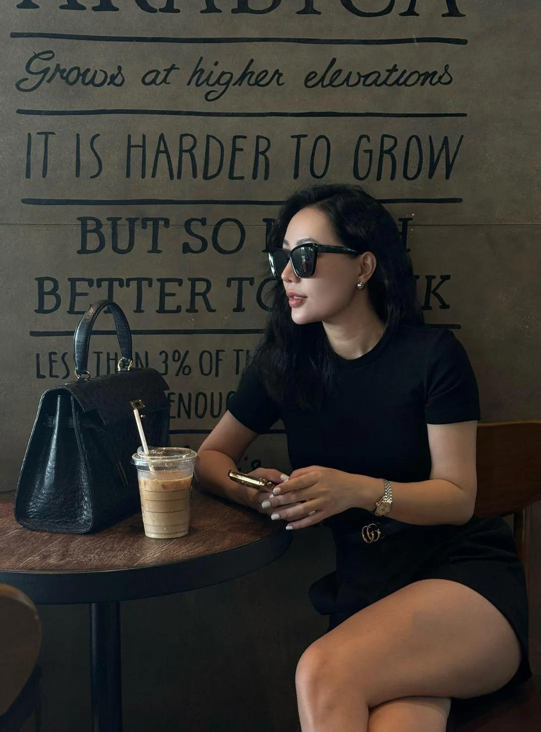 梦怕愁时断
#美诗美图分享# #分享美图美诗# #每日诗思分享# #分享美娇娘风