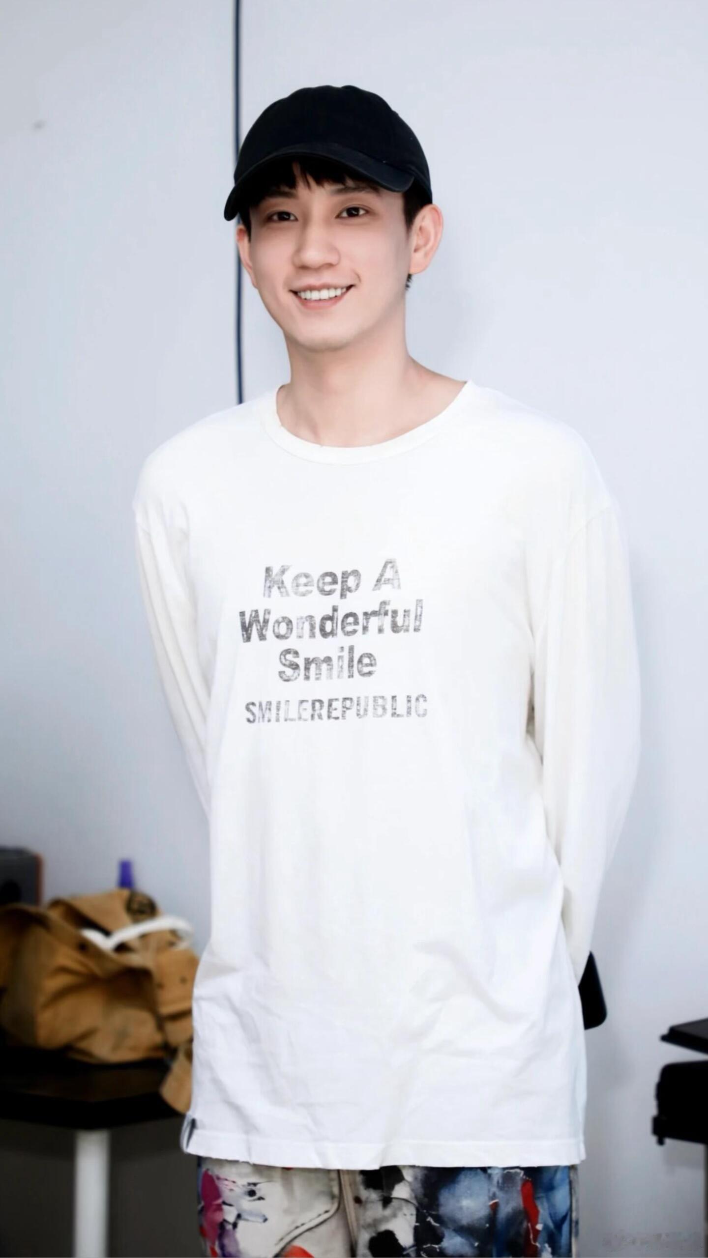 王子奇好浓的学长感塑造心怀航天梦的许天驰，见证角色一路蜕变成长，现实下班白T棒球