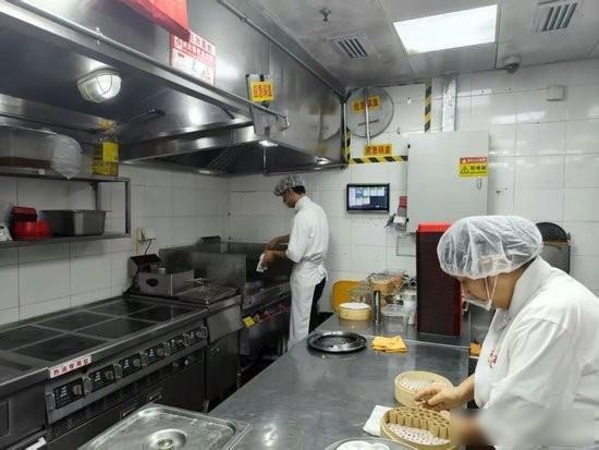 9月14日中午，西贝全国门店突然宣布下架“罗永浩套餐”，还停了后厨开放。我听说这