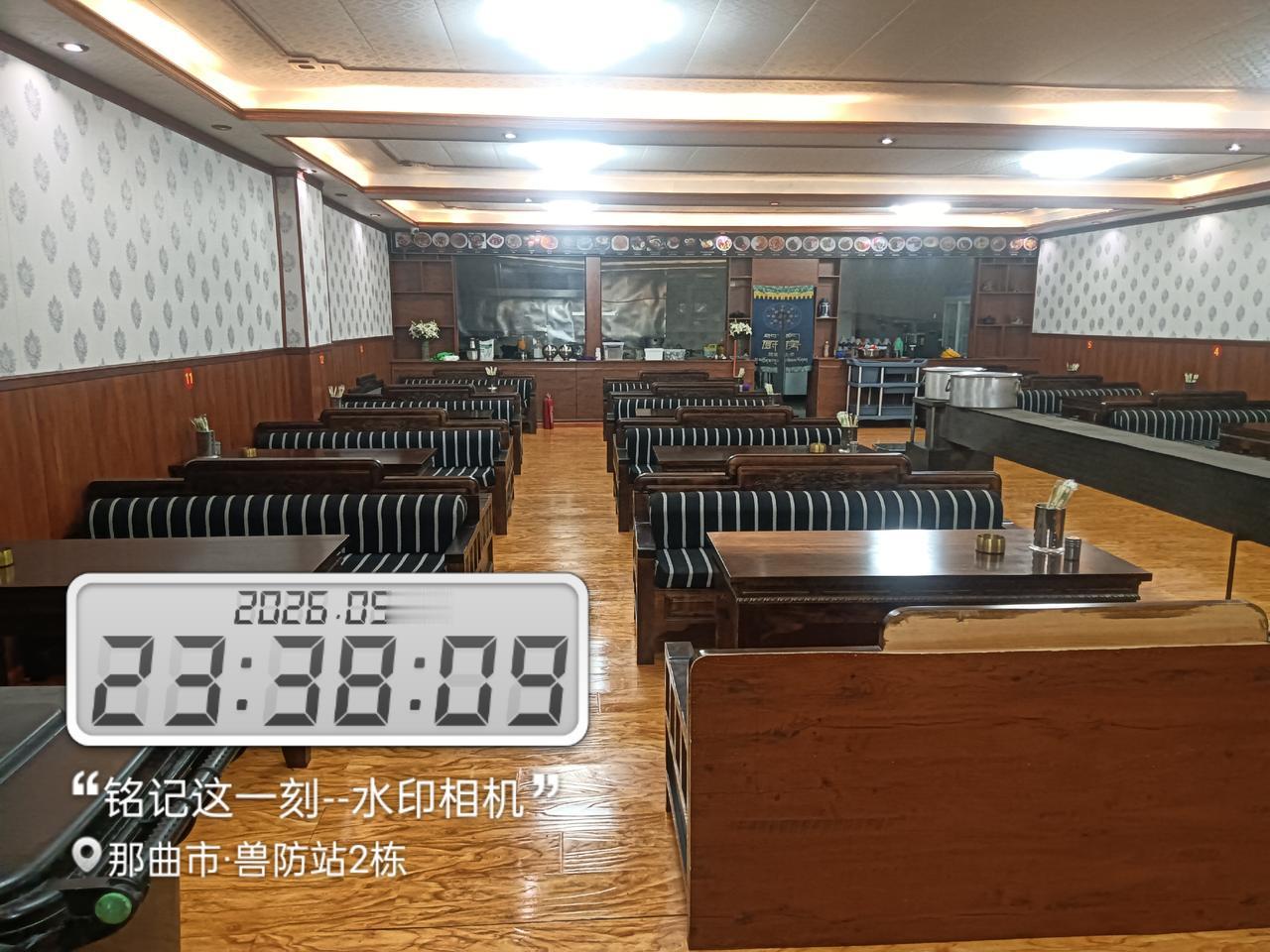 真正厉害的人，骨子里都是自燃型的灵魂。
一个人但凡对自己够严苛、够自律、够隐忍坚