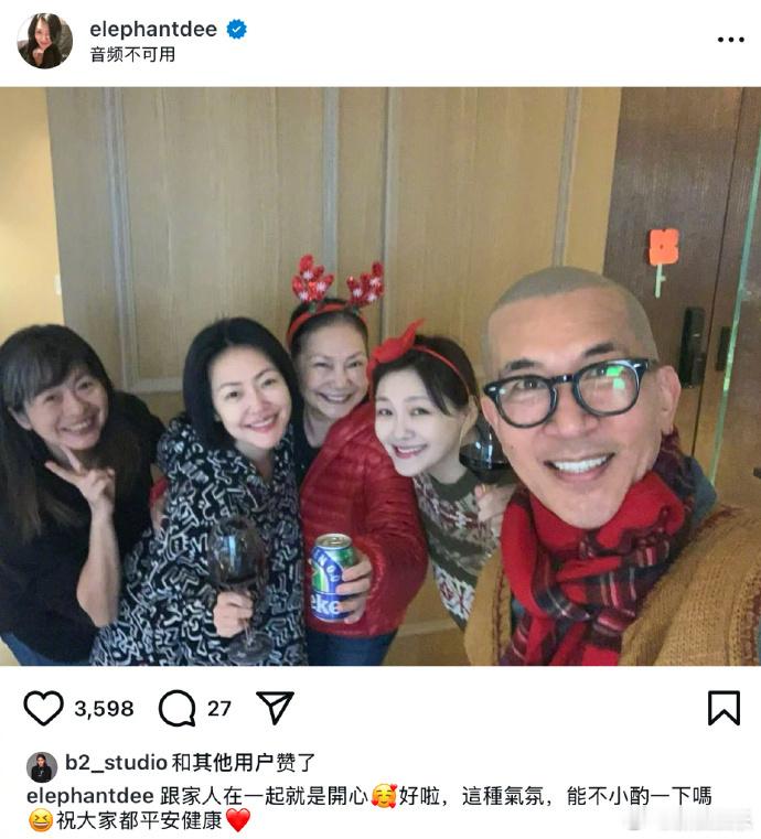 大小S平安夜全家福  大小S具俊晔平安夜合照  24日晚，在个人社交平台晒出平安