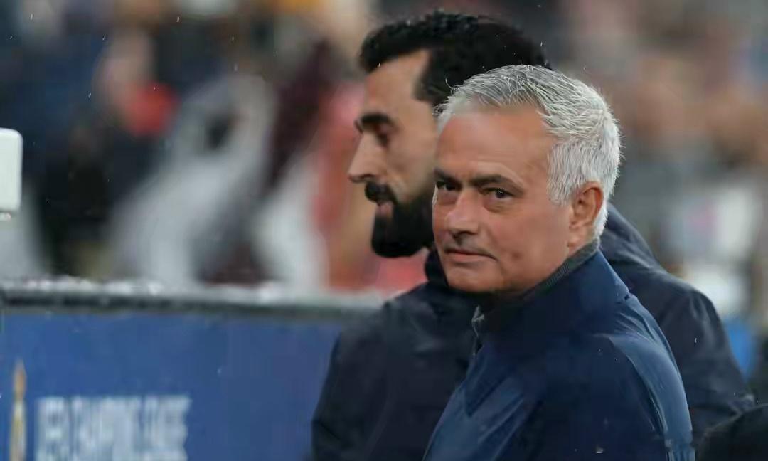 02月26日讯 穆帅遭禁赛大巴观战！本菲卡不敌皇马，欧冠出局+一月内三线崩盘皇马