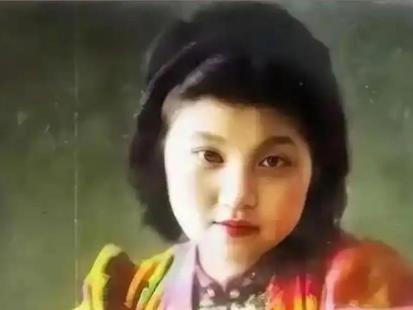 1942年，蒋经国情人章亚若在桂林离奇身亡，死前她只对怀中刚满月的双胞胎儿子留下