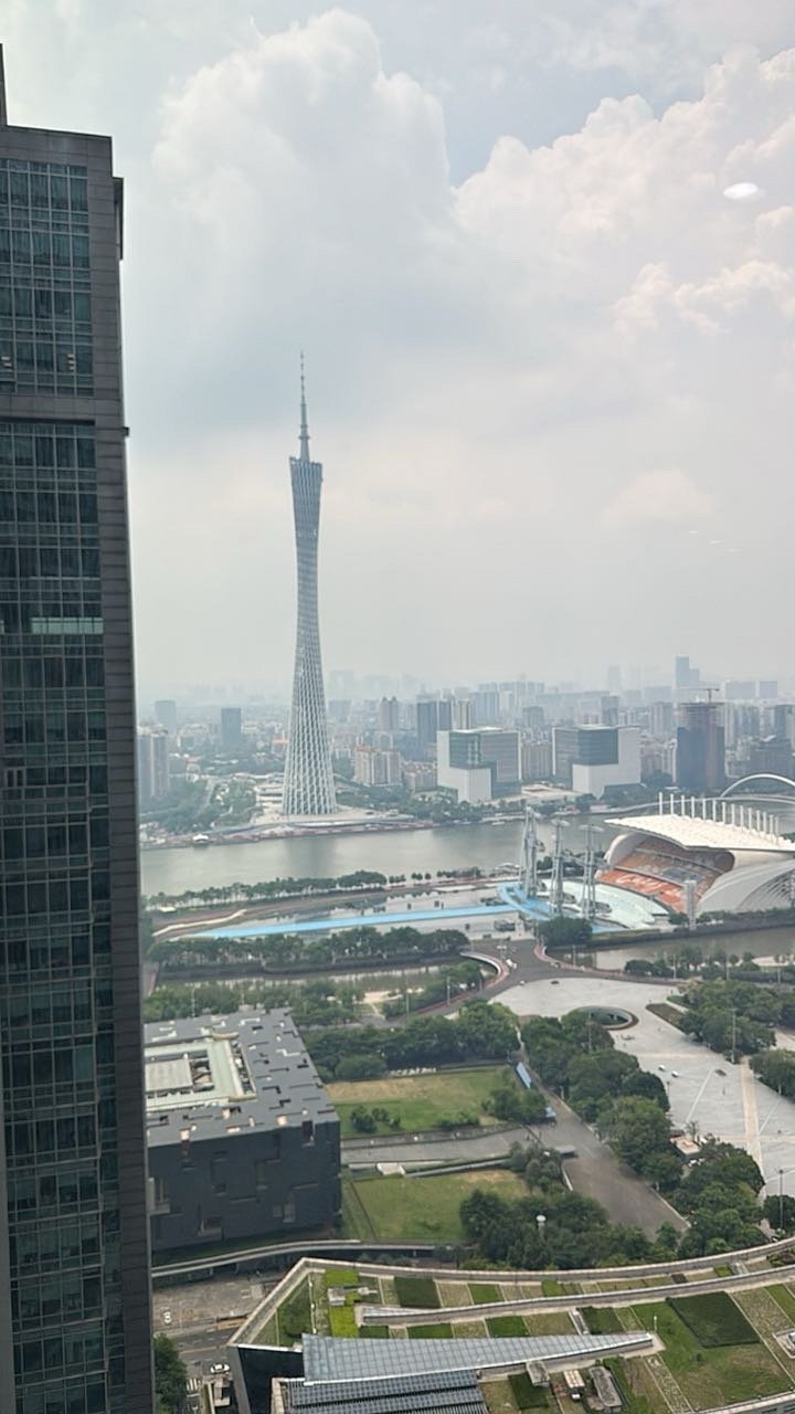 天天跟广州塔对视  ​​​