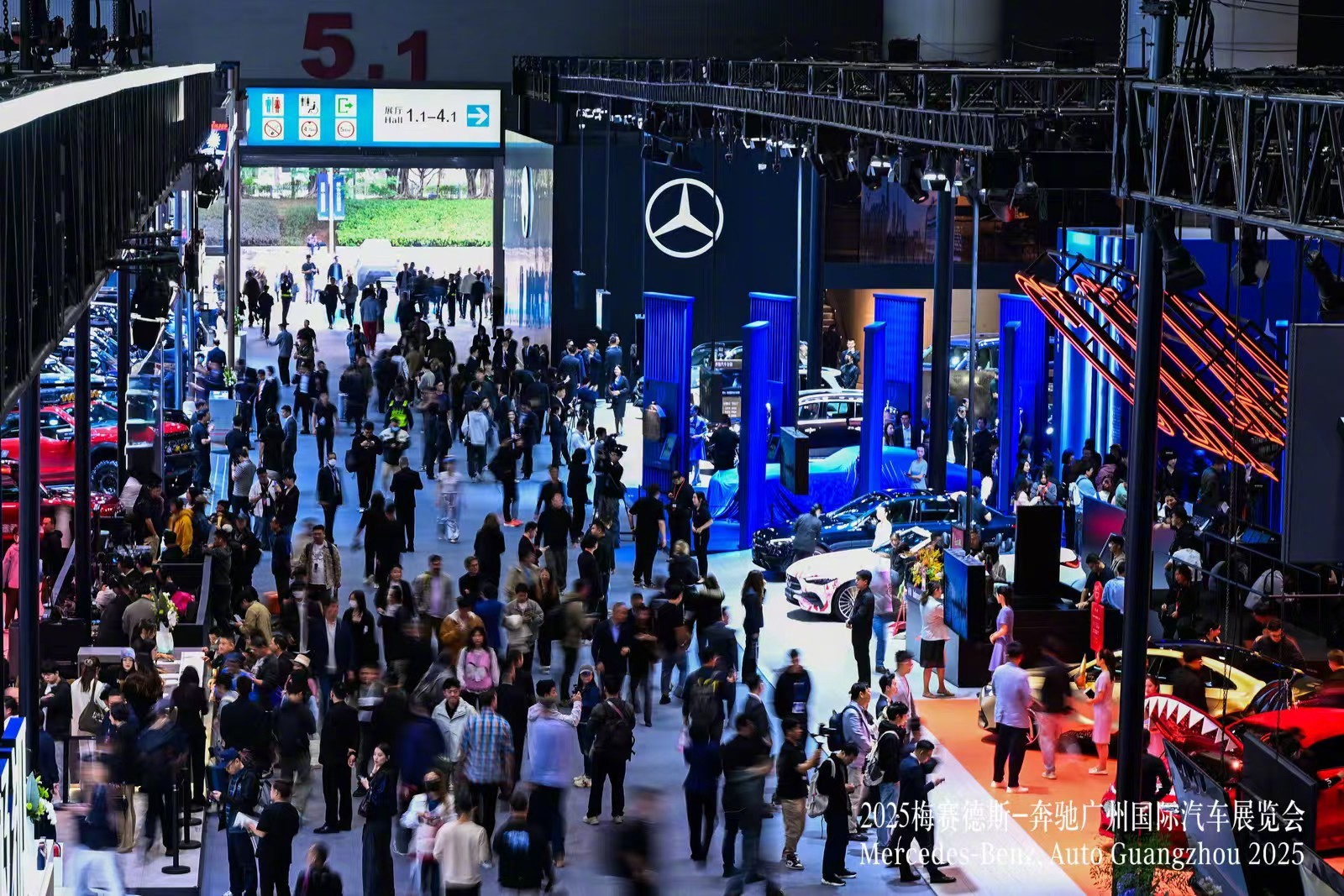 在一年一度的“年终收官展”之际，梅赛德斯-奔驰携29款车型重磅亮相广州国际车展。