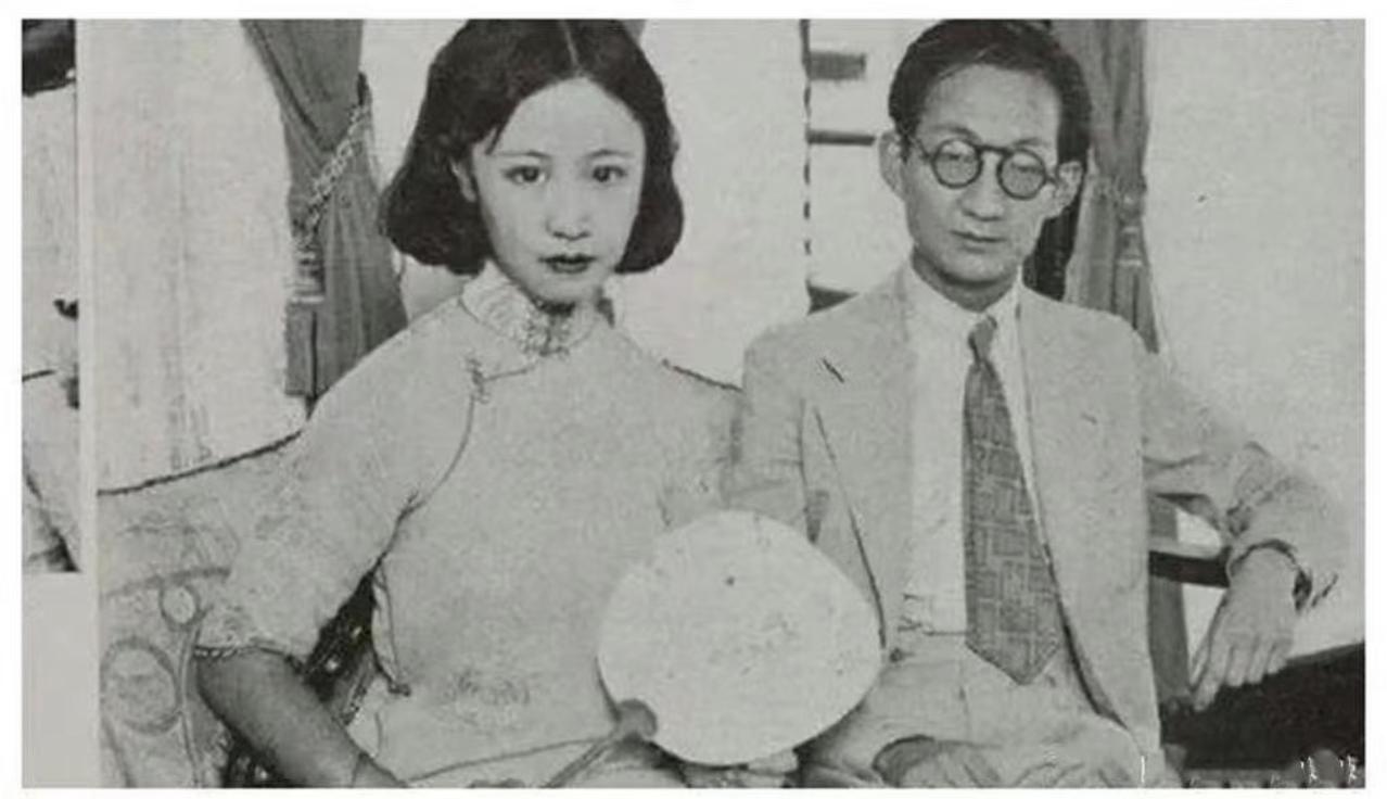 没想到当年紫禁城里养尊处优的三格格，后来居然靠摆地摊拉扯大了三个孩子。她是溥仪一