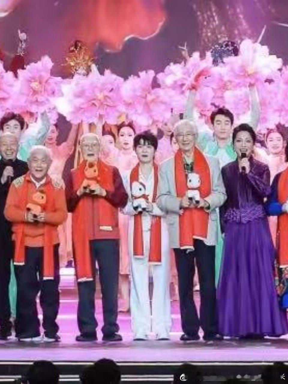 周深实力和流量在周深这里从来不是二选一 一位年轻的老艺术家