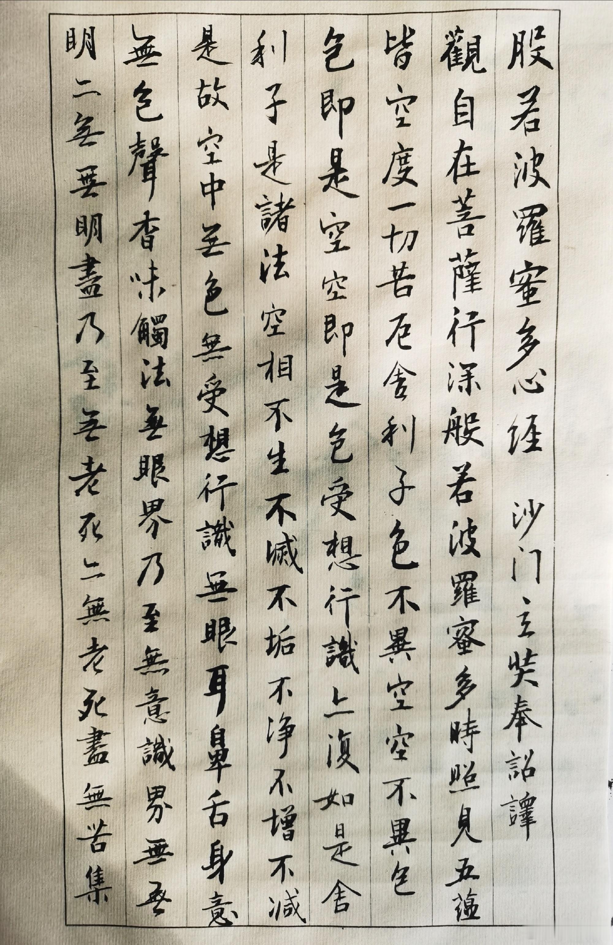 下蹲时看到了露珠于城里人，一片树林就够了夜里在京洲北街散步不断遇到小区的居民牵狗
