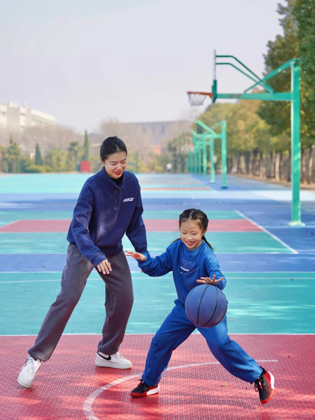 亲子日常｜放下手中的作业本，一起来打球🏀吧