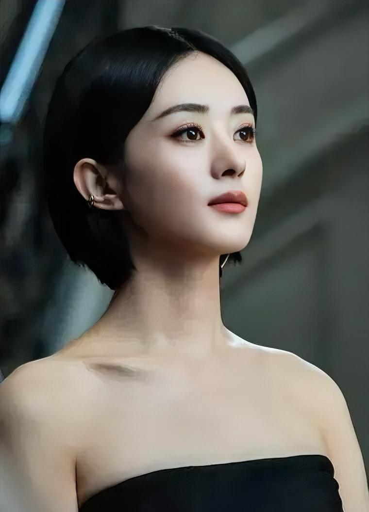 在娱乐圈这般浮躁的环境里，赵丽颖对辛芷蕾不遗余力的支持，无疑成为了两人惺惺相惜的