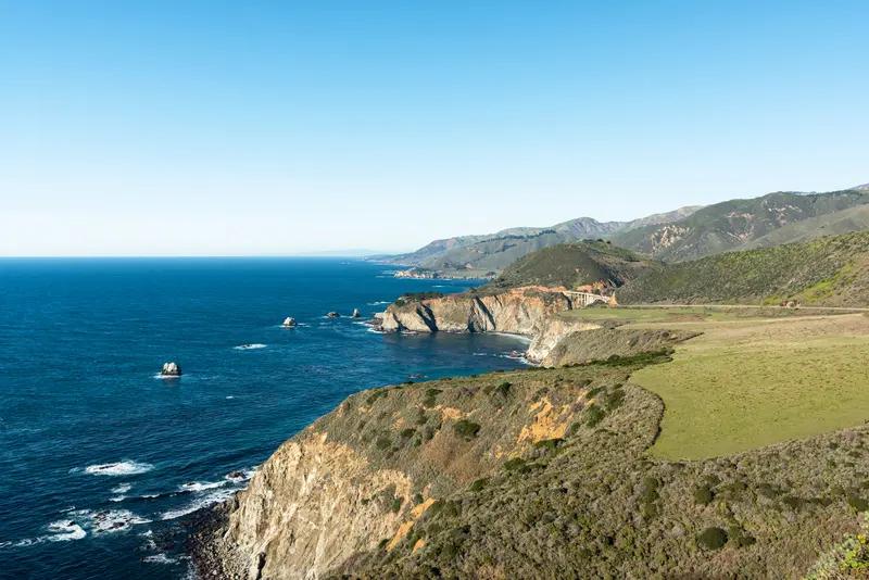 美国人眼里的美国，那可真是“横看成岭侧成峰”。有本土美国人提到“斩杀线”时直接崩