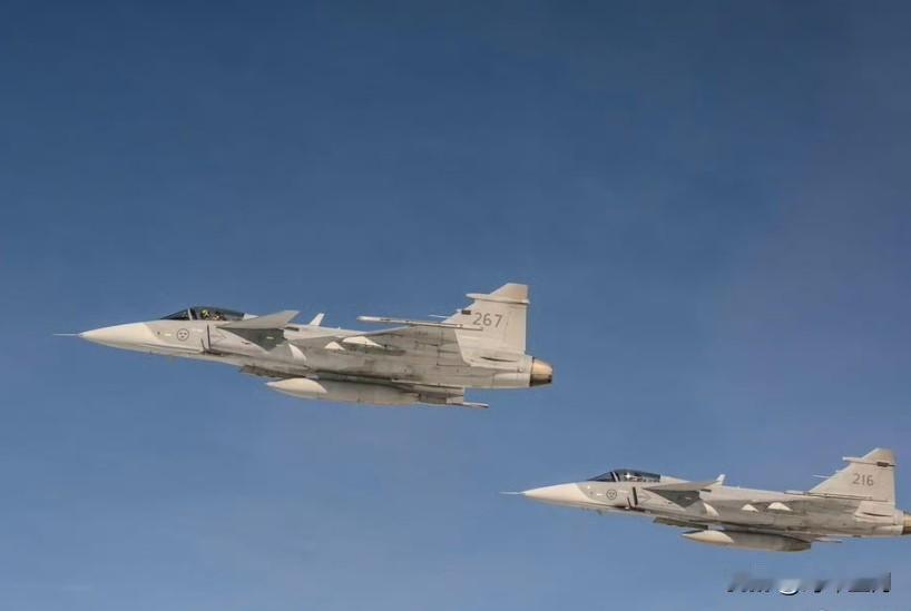 特朗普对NBC新闻说：

欧洲应该把注意力集中在与俄罗斯和乌克兰的战争上，因为坦