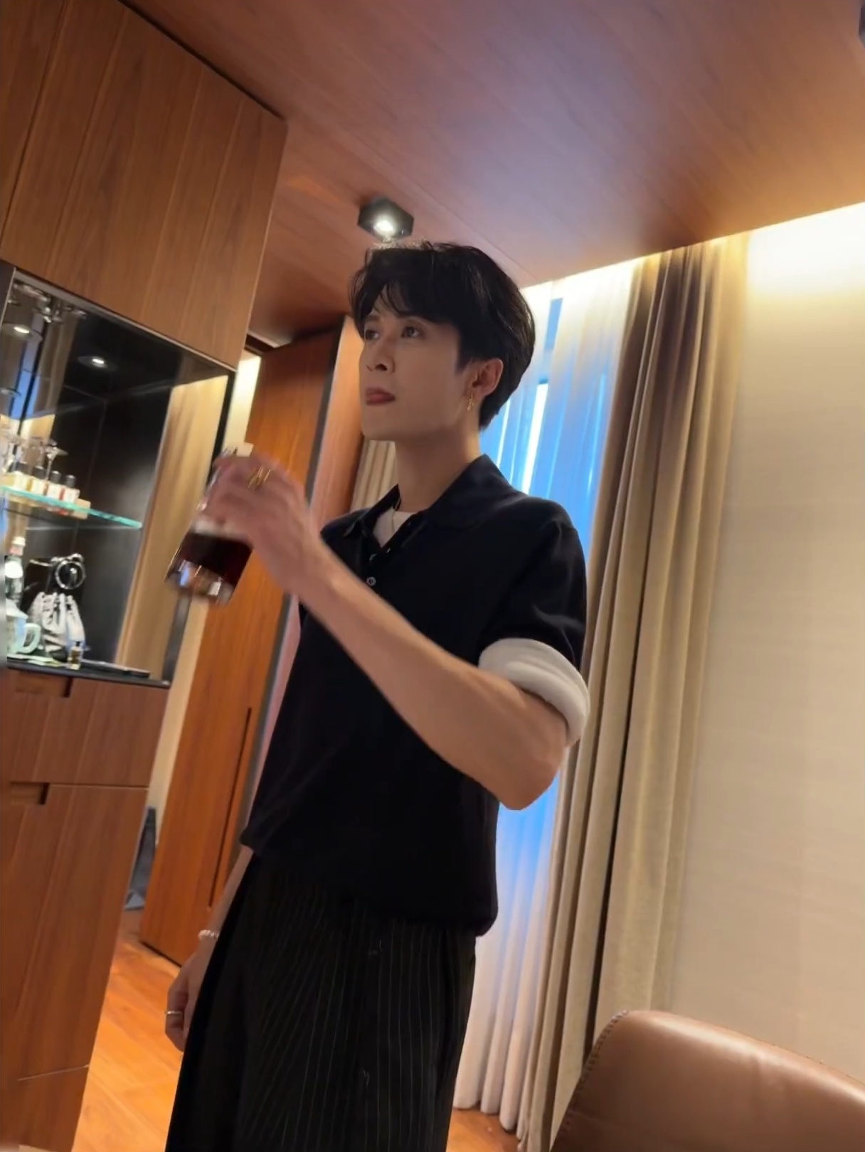 小舌头👅 