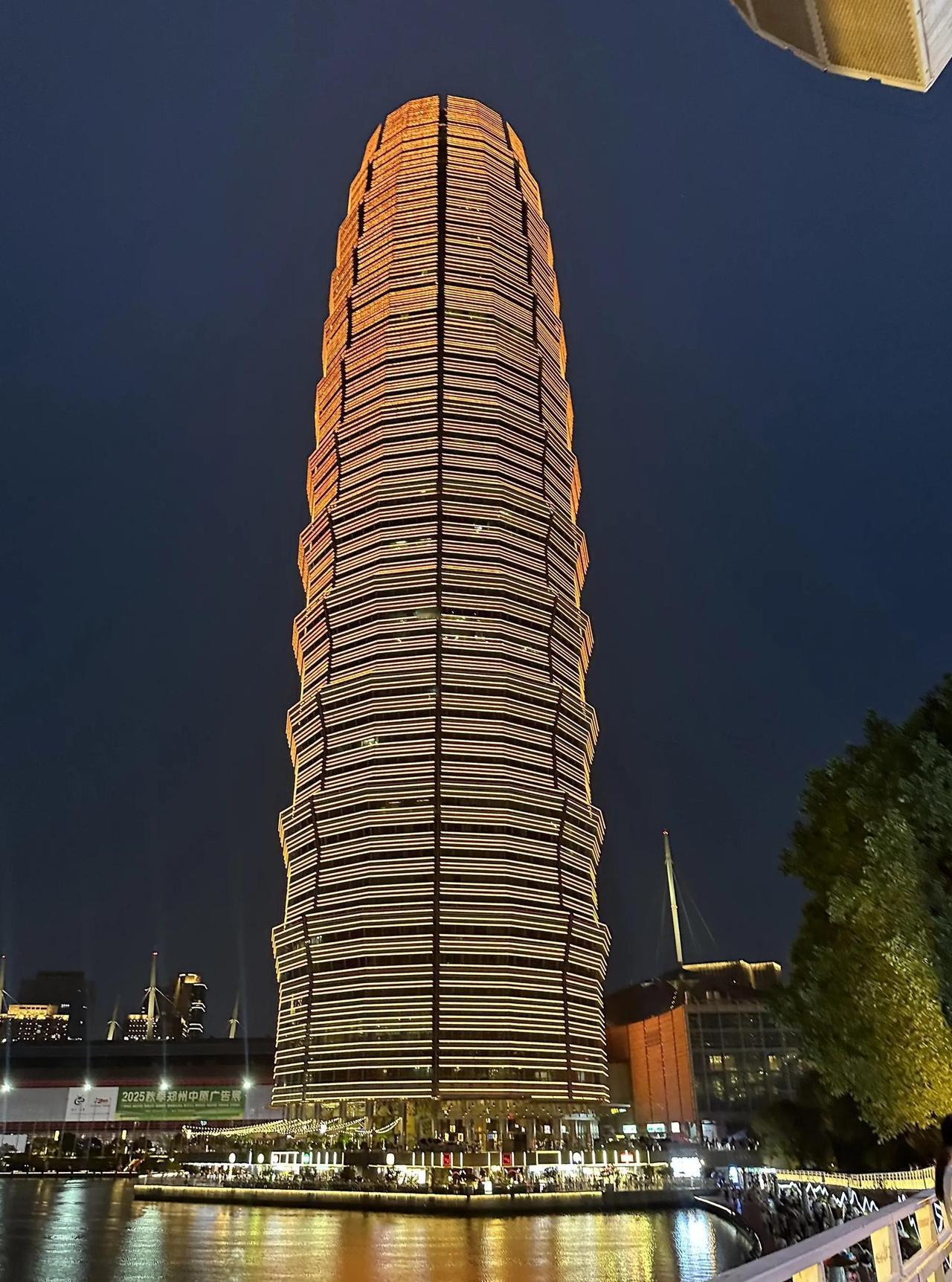 郑州市GDP破1.5万亿郑州市GDP破1.5万亿
郑州真是大郑州！
关键是房地产