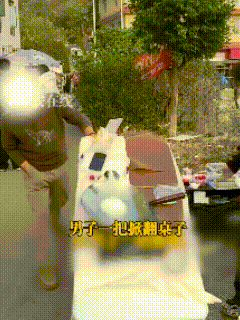 这个大学生，快要委屈哭了！自己课后在绵阳街头摆摊卖糖葫芦，本想赚点生活费，结果刚