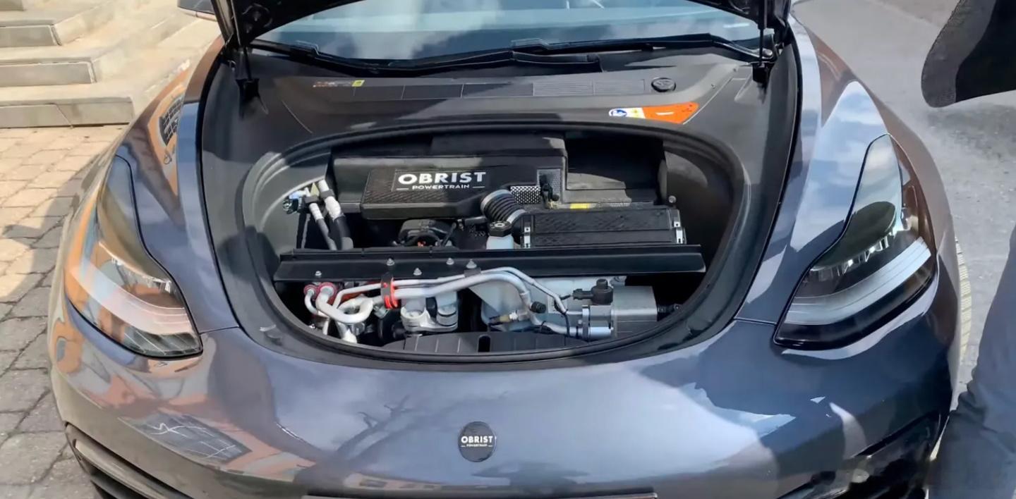 据外媒 electrek 报道，为特斯拉汽车“电改增程”而闻名的奥地利集团 Ob