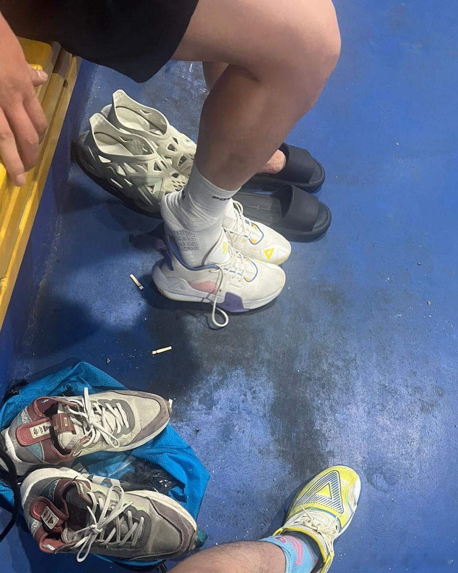 我去 全员匹克了队友的小白鞋还挺好看 ​​​