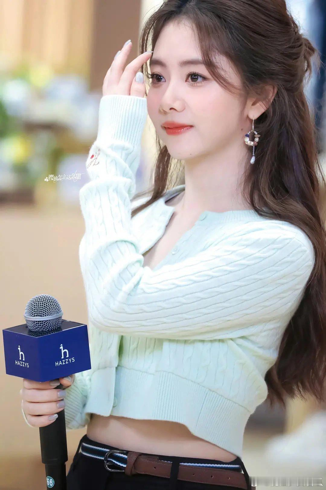 谭松韵现在气质成熟了不少，所以还是娃娃脸但是看着没有以前那种幼太感了 ​​​