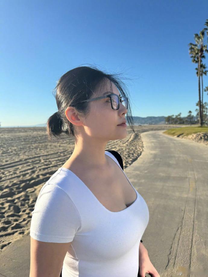 徐冬冬编辑记录 被徐冬冬和尹子维的互动笑到！分享对方拍的照片配半个省略号，话中有