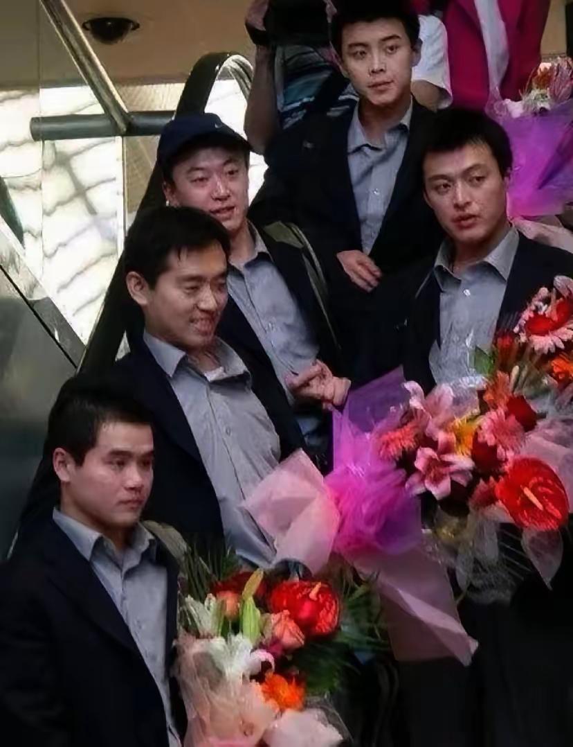 国乒男队当年的''神仙颜值''天团：

当年的''抗韩英雄''刘国正目光沉和，儒