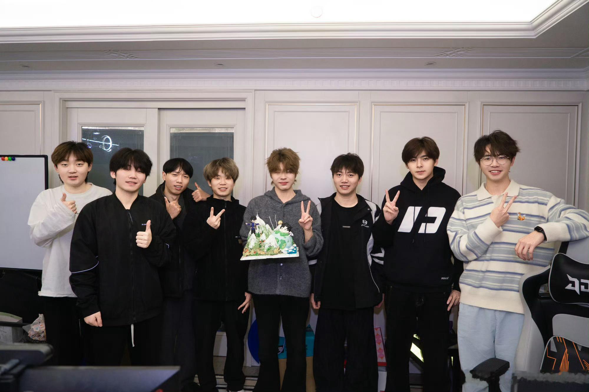 咚咚不吃菜  生日快乐🎂越来越幸福2025pelacg优创官