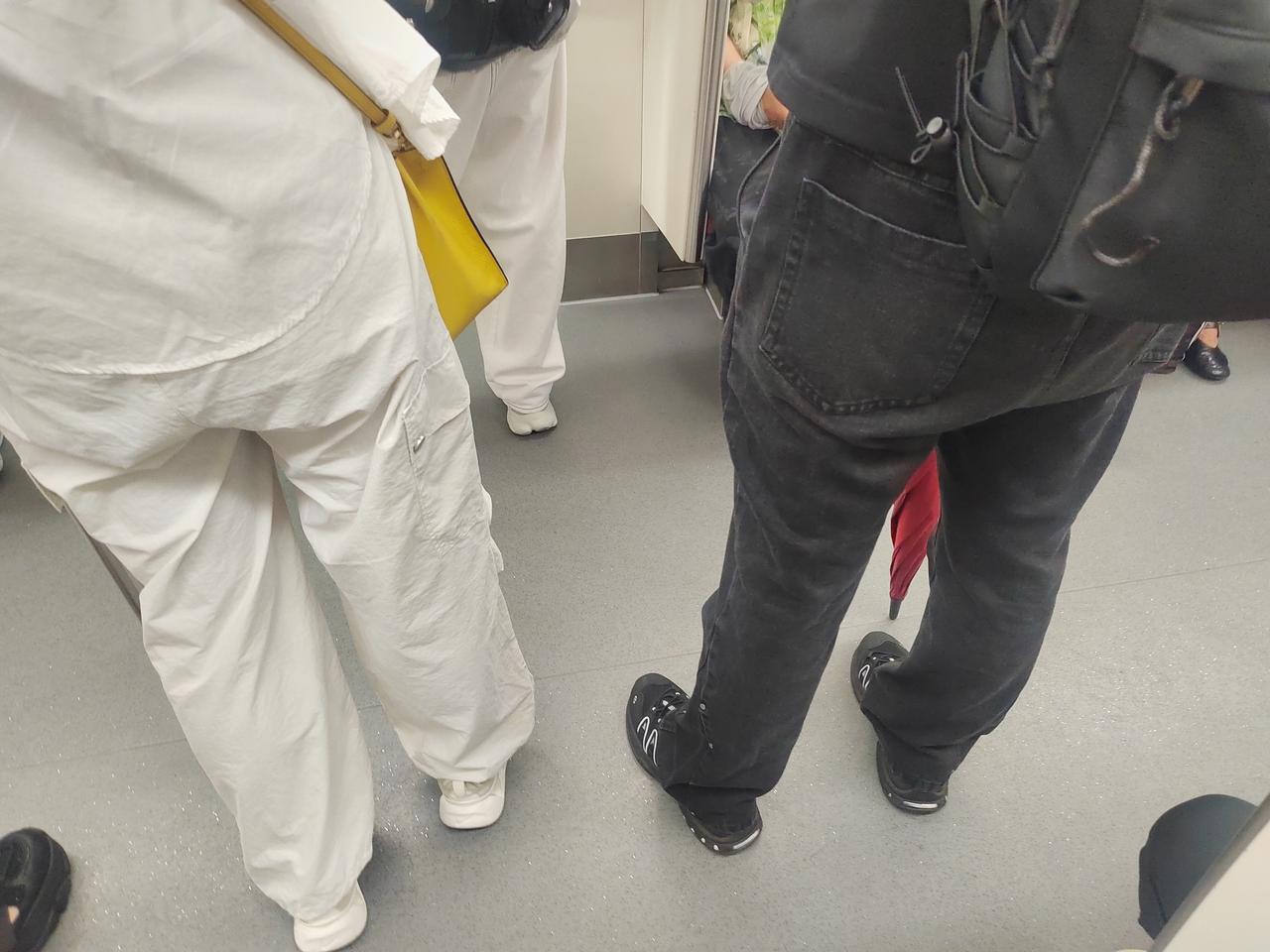 哈尔滨1秒入秋啊，今天早上起来开窗户一股冷风侵袭，凉嗖嗖，这真是到时候了，中国的