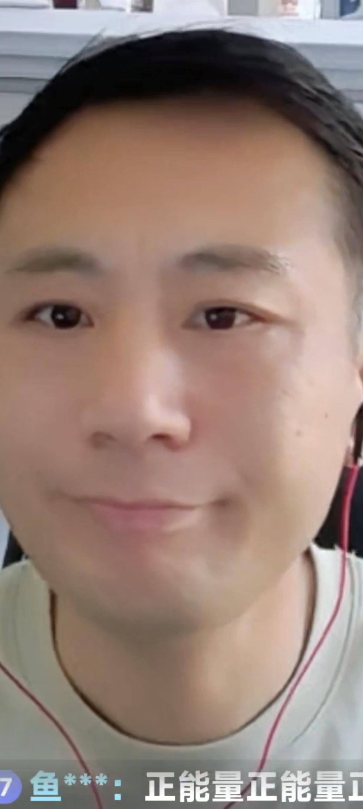 老汤直播间爆内情！



许妈姚爸这事听了心里真不是滋味。
当年工资才多少，
他