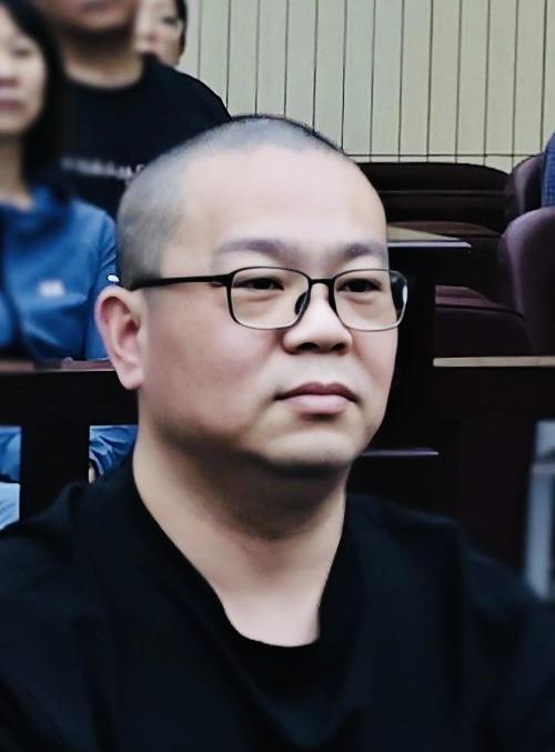 白天辉贪污11个亿

已经被执行了死刑

不但命没有了，贪污的钱还要上缴

凭他